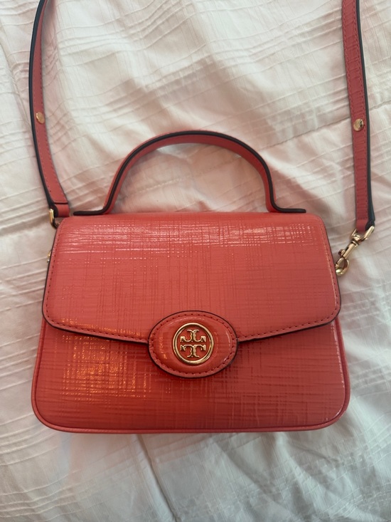 Tory Burch Handbags - Tory Burch Coral Robinson Top-Handle Bag